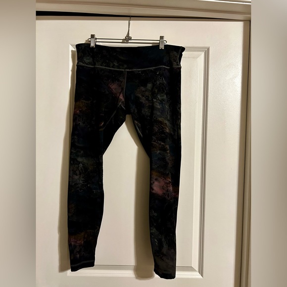 Lululemon crop leggings size 12 - Picture 1 of 2